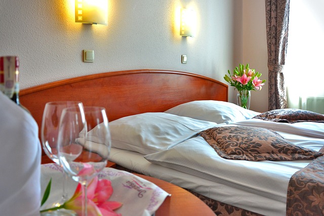 hotel-room-1261900_640